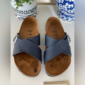 Birki’s by Birkenstock Dark Blue Slide Sandals size 39